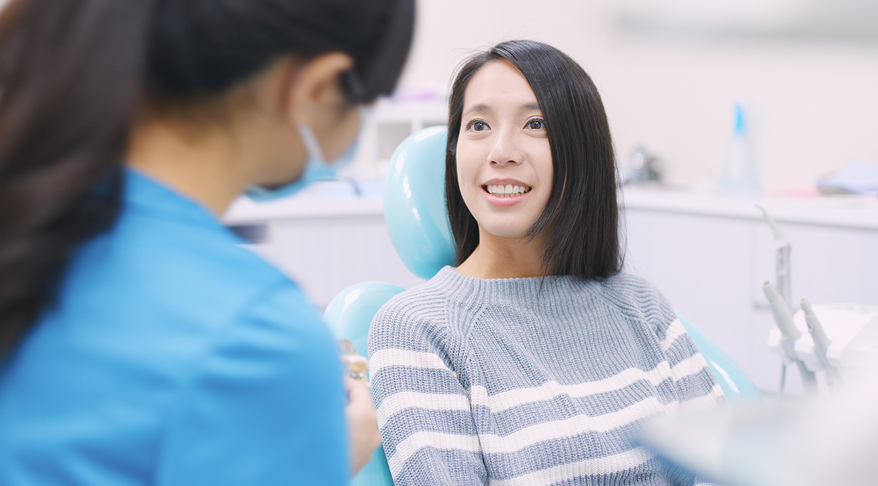健康な歯で理想の笑顔に！若い時から身につけたい「お口のケア」の極意とは？